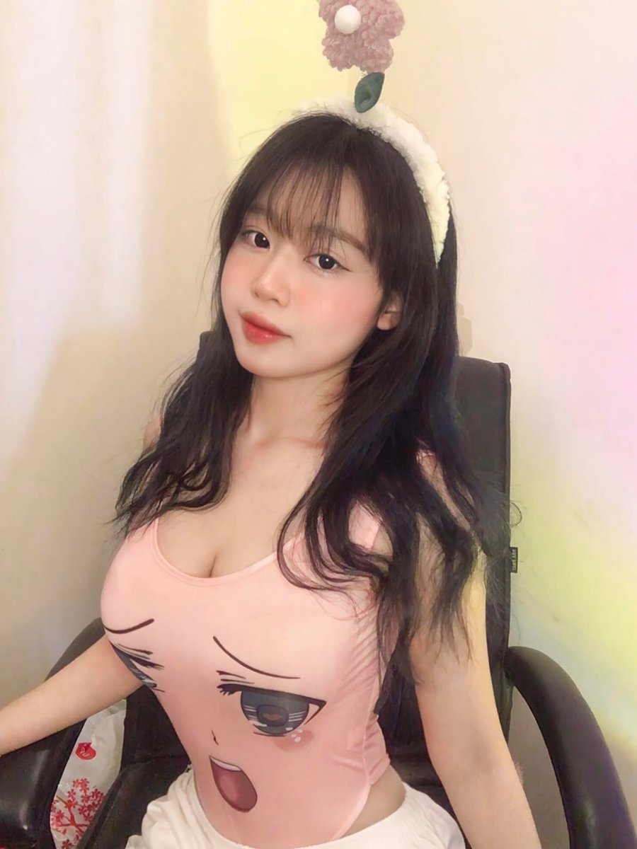 TYanlian's tweet photo. Ai inbox nói chuyện cho đỡ buồn không nhỉ? https://t.co/Q7yGQVoORD