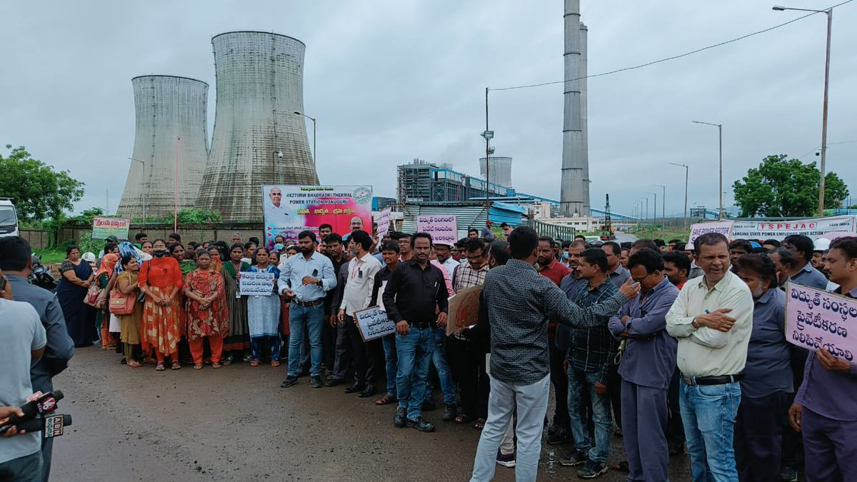 durgampchander's tweet photo. @PMOIndia @RajKSinghIndia @MinOfPower 
Respected @narendramodi ji,
Withdraw the proposed legislation of #Electricity_Amendment_Bill_2022 in the larger interest of Power Sector and electricity consumers.
#savepowersector_saveindia https://t.co/RrJ23CQePw