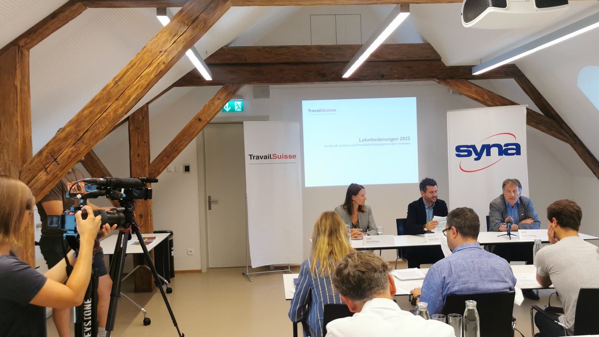 Travail.Suisse (@travailsuissech) on Twitter photo Travail.Suisse und seine Verbände fordern an der heutigen Medienkonferenz generelle Lohnerhöhungen zwischen 3 und 5 Prozent für alle Arbeitnehmenden.
<a href="/syna_ch/">Syna - die Gewerkschaft</a> <a href="/transfairTweets/">transfair - Der Personalverband</a> Travail.Suisse und seine Verbände fordern an der heutigen Medienkonferenz generelle Lohnerhöhungen zwischen 3 und 5 Prozent für alle Arbeitnehmenden.
<a href="/syna_ch/">Syna - die Gewerkschaft</a> <a href="/transfairTweets/">transfair - Der Personalverband</a>