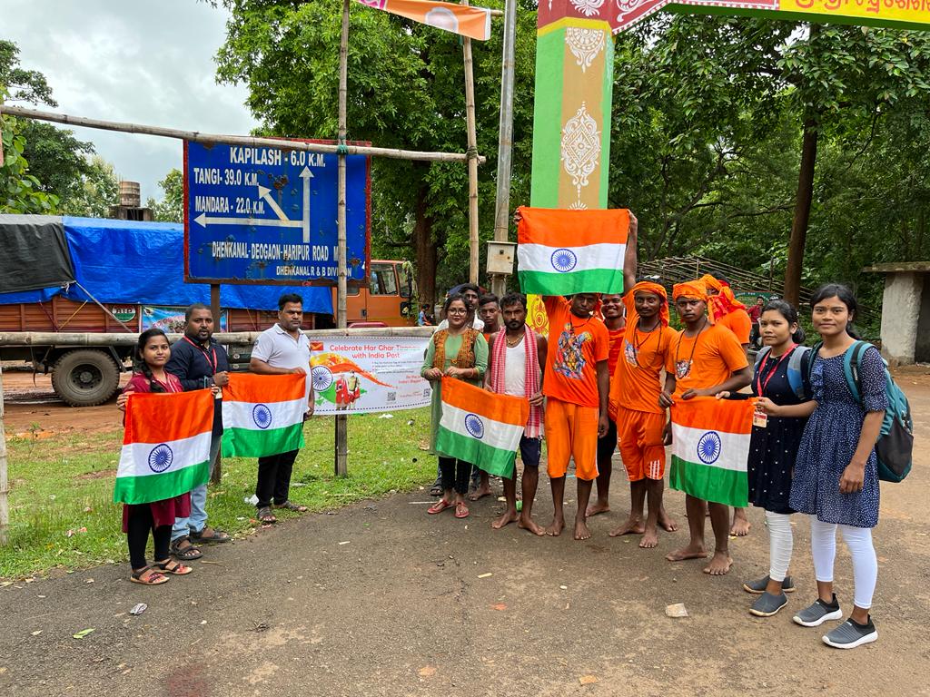 Sambalpur Postal Region (@pmgsambalpur) on Twitter photo #HARGHARTIRANGA Campaign at Kapilash among the devotees of Lord Chandrasekhar Baba by Kapilash <a href="/IndiaPostOffice/">India Post</a> team.
#IndiaPost4Tiranga
#AzadiKaAmritMahotsav
#IndiaAt75
<a href="/districtadmndkl/">District Dhenkanal</a>
<a href="/angul_dm/">Collector and District Magistrate, Angul</a>
<a href="/PIBBhubaneswar/">PIB in Odisha</a>
<a href="/PIB_India/">PIB India</a> #HARGHARTIRANGA Campaign at Kapilash among the devotees of Lord Chandrasekhar Baba by Kapilash <a href="/IndiaPostOffice/">India Post</a> team.
#IndiaPost4Tiranga
#AzadiKaAmritMahotsav
#IndiaAt75
<a href="/districtadmndkl/">District Dhenkanal</a>
<a href="/angul_dm/">Collector and District Magistrate, Angul</a>
<a href="/PIBBhubaneswar/">PIB in Odisha</a>
<a href="/PIB_India/">PIB India</a>