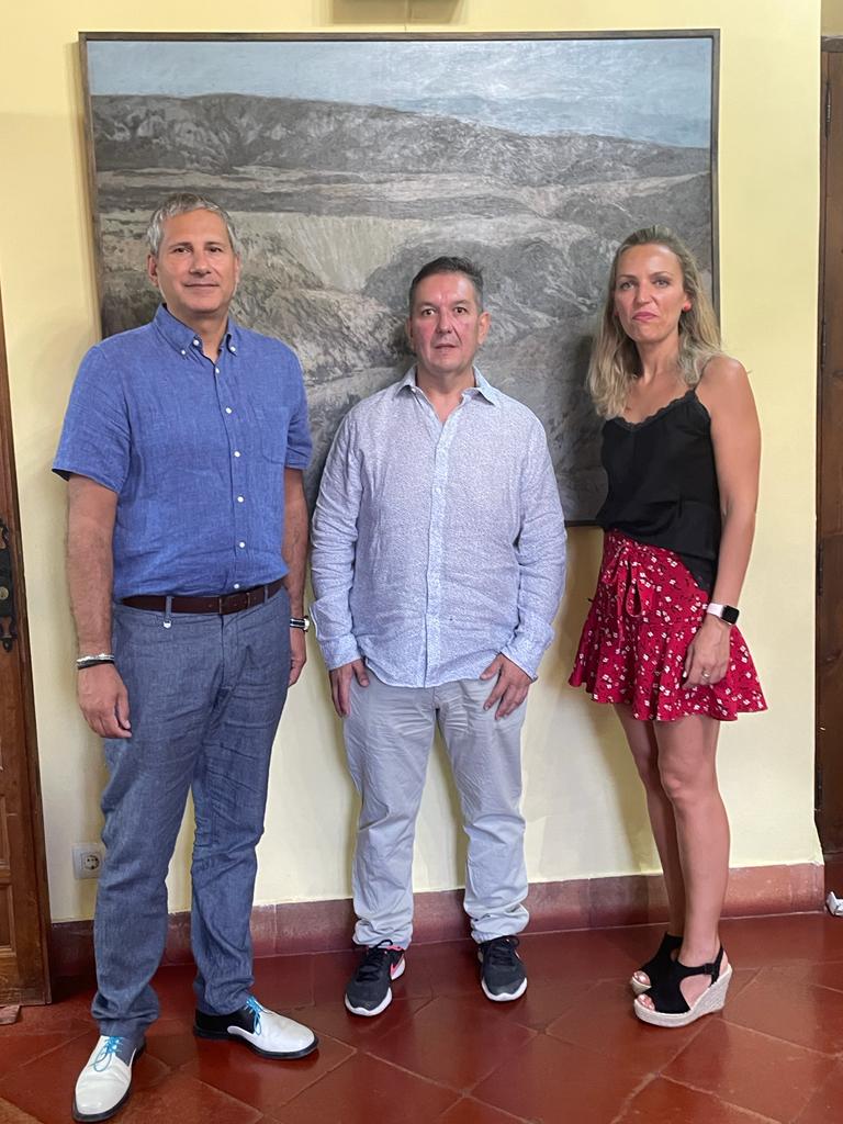 AytoSiguenza's tweet photo. ℹ Este pasado viernes, 5 de agosto, tomó posesión como funcionario interino Raúl Sales Pérez, tras superar con éxito el proceso selectivo (oposición).
👏👏 Bienvenido, Raúl, y mucha suerte en el desempeño de tu trabajo para el municipio de #Sigüenza https://t.co/Pp9ELmRMYm
