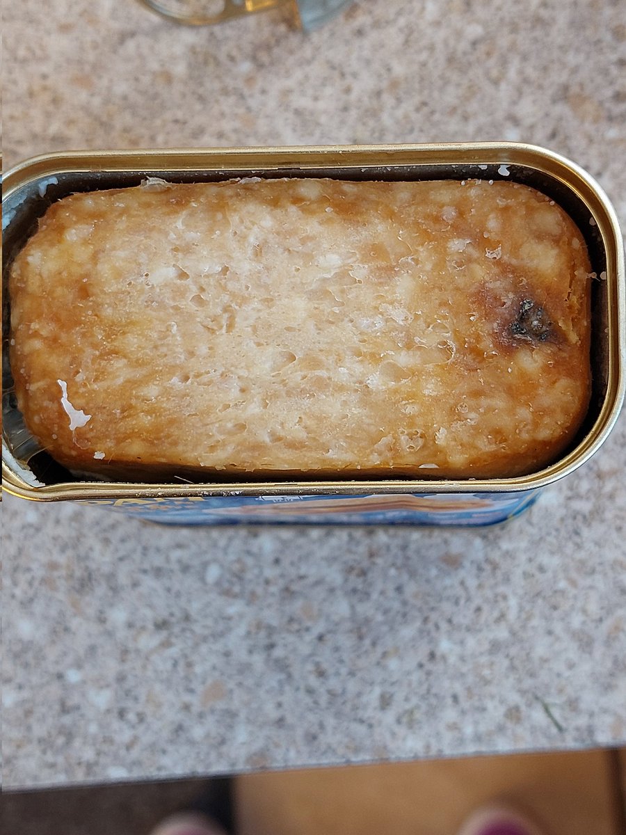 colliewobbles22's tweet photo. @SPAMbrand opened this can which is in date as you can see by the picture. My grandparents opened this which could have been dangerous. I would like someone to respond and explain how this happened... https://t.co/ZGaSONyUJF