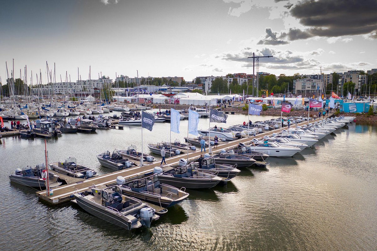 Valmiina Helsingin Uivaan venenäyttelyyn: esillä 250 venettä 18.–21. elokuuta. Nähdään tutussa HSK:n satamassa Lauttasaaressa! #suomiveneilee #uivaflytande #uivavenenäyttely #venemessut #Lauttasaari suomiveneilee.fi/uutiset/uiva-v…