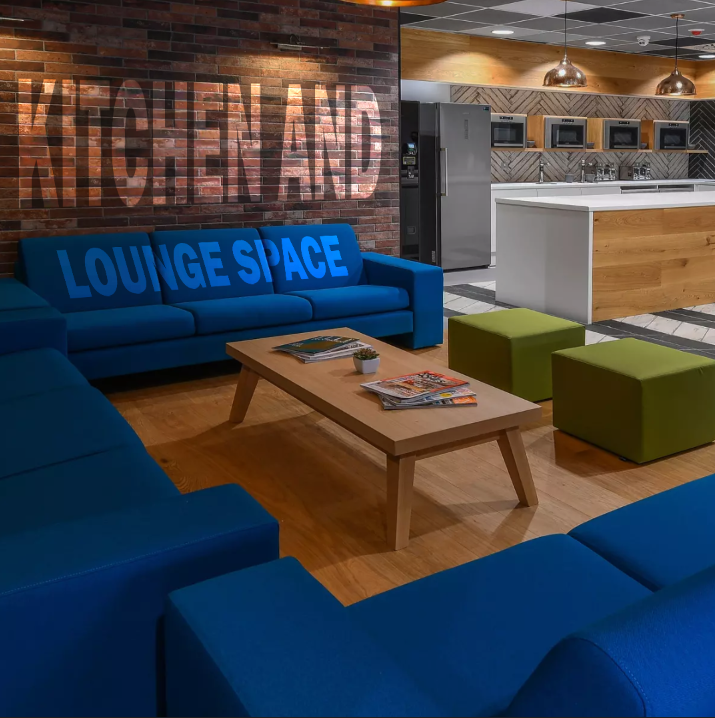 A mini-revolution from tech companies, who have a reputation for building amazing workspaces, has spread to many other traditional industries. With larger companies now moving progressively towards open, creative and collaborative workspaces🫂