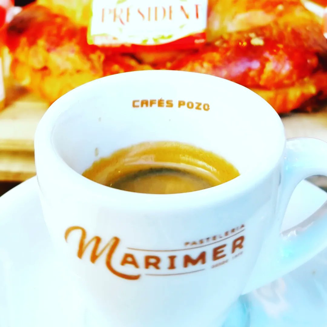 pastel_marimer's tweet photo. Como centro neurálgico del arte en el barrio, seguimos surtiendo de las mejores meriendas a nuestros más queridos artistas: @huecco y @RuloMusica se tomaron nuestro café de finca de #Kenya para grabar "Los Tesoros Imposibles" que ya suena en #Marimer y que ya tenéis en @Spotify https://t.co/EBW1qEl3Iw
