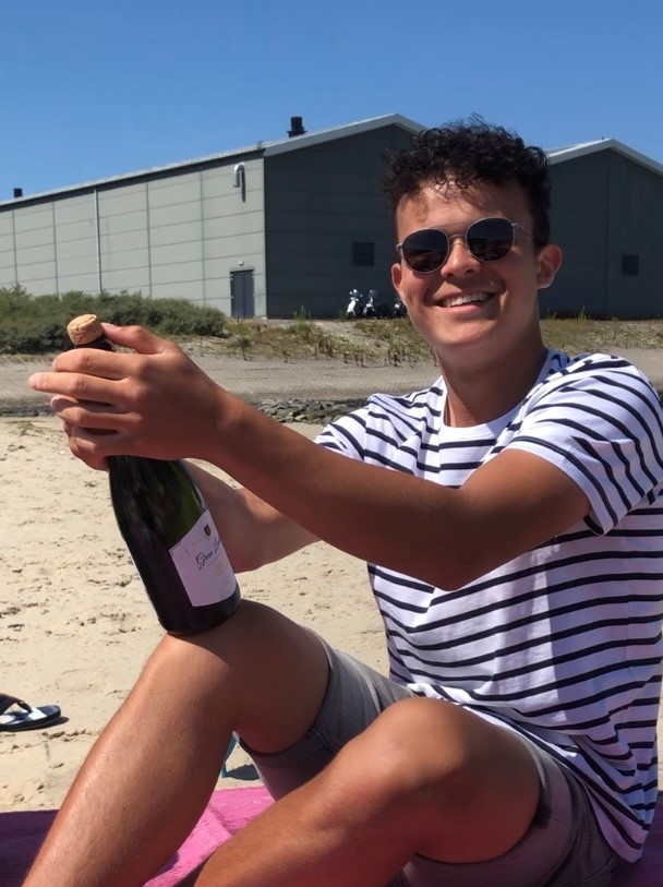 “Als er een manier is voor mij om andere jongeren zoals ik te kunnen helpen, dan doe ik dat graag.” Aldus Maikel, deelnemer van de COMPRAYA studie. Lees zijn hele verhaal achter deelname op de website! Link in bio.
#compraya #aya #onderzoek #adolescenten #jongvolwassenen