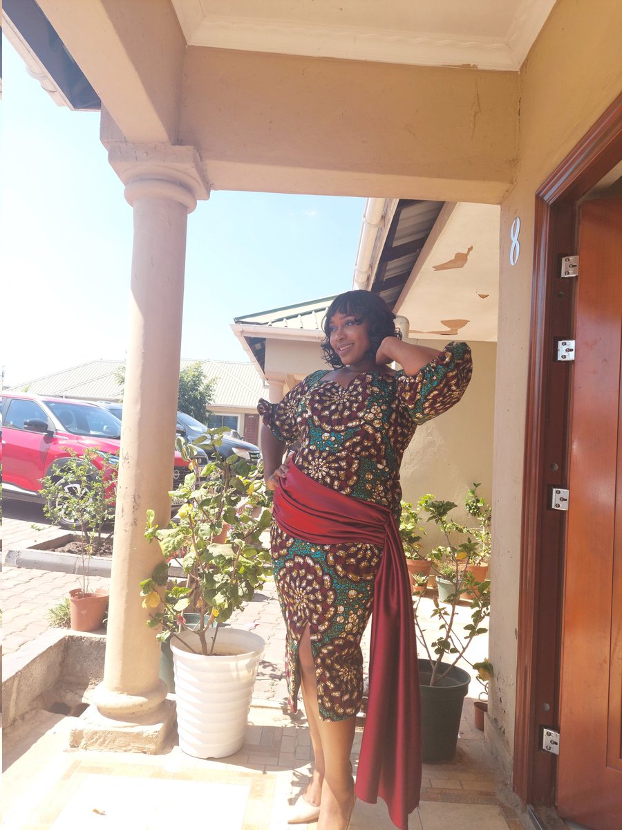 While I was away, I was summoned for glam squad duty....<a href="/bellamufazi/">Bintou 🌸</a> see my life.....