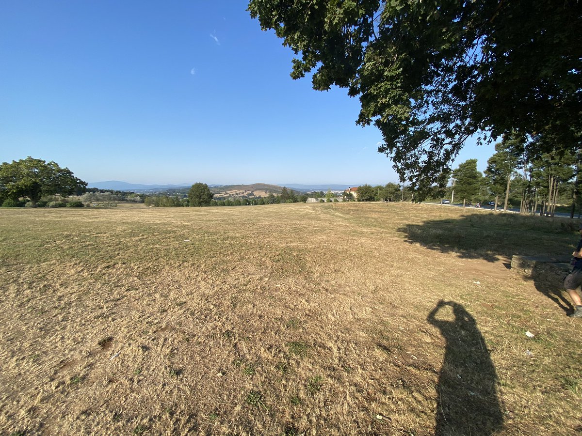 t_hersche's tweet image. 5 km bis nach Santiago