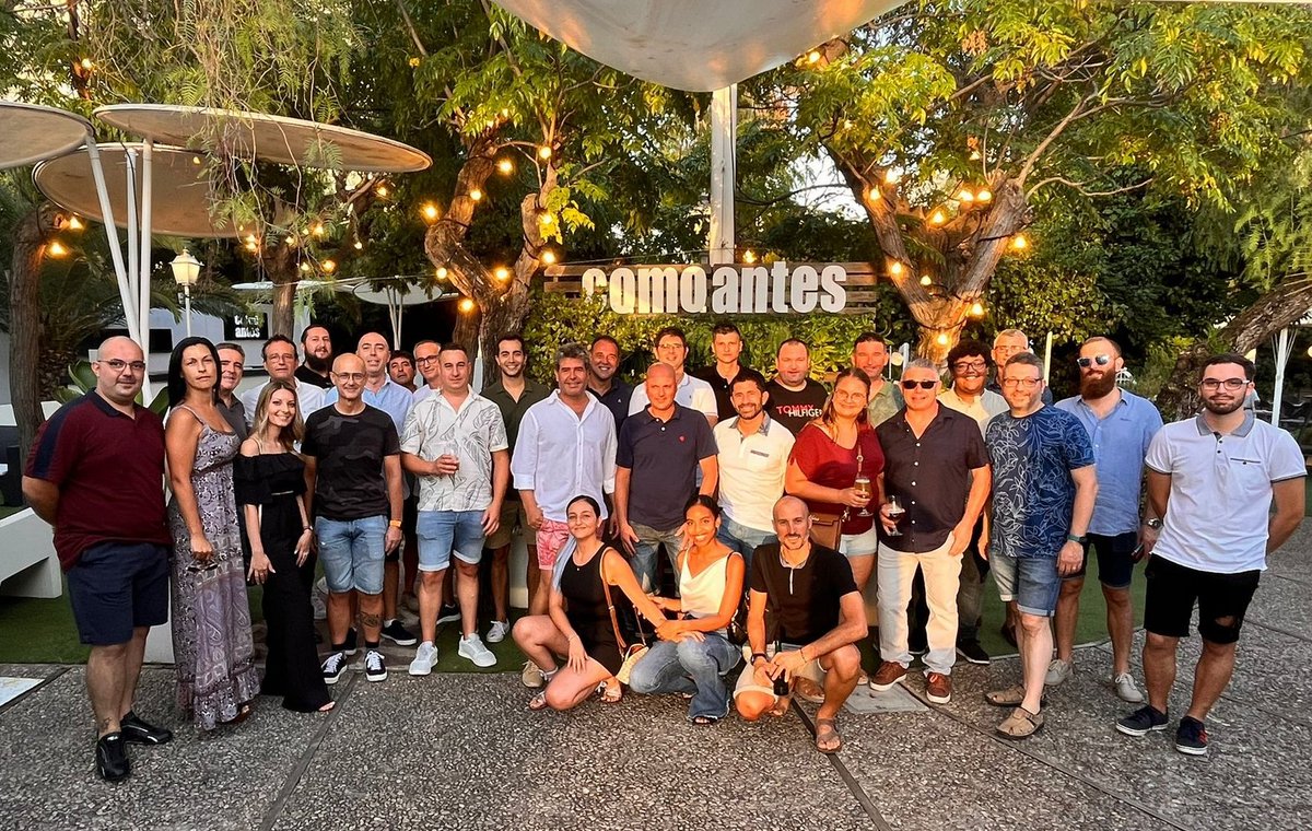 InnovaEndOfLine's tweet photo. #ADNInnova en estado puro!🎉
Este finde celebramos nuestra tradicional cena de verano en Benicàssim.😎
Buen rollito, compañerismo y sobre todo un gran equipo! 👏🏻👏🏻
#WeAreInnova https://t.co/kickGsfWe3