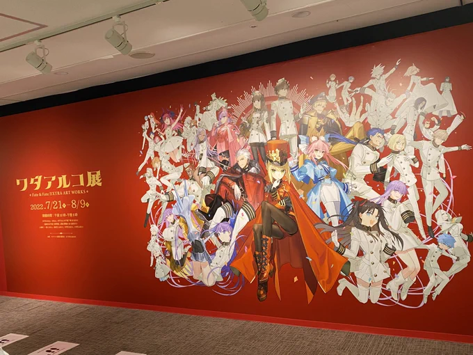 ワダアルコ展行ってきたー空間に飾ってあるイラスト全部華やかで目の保養でしたわ… 