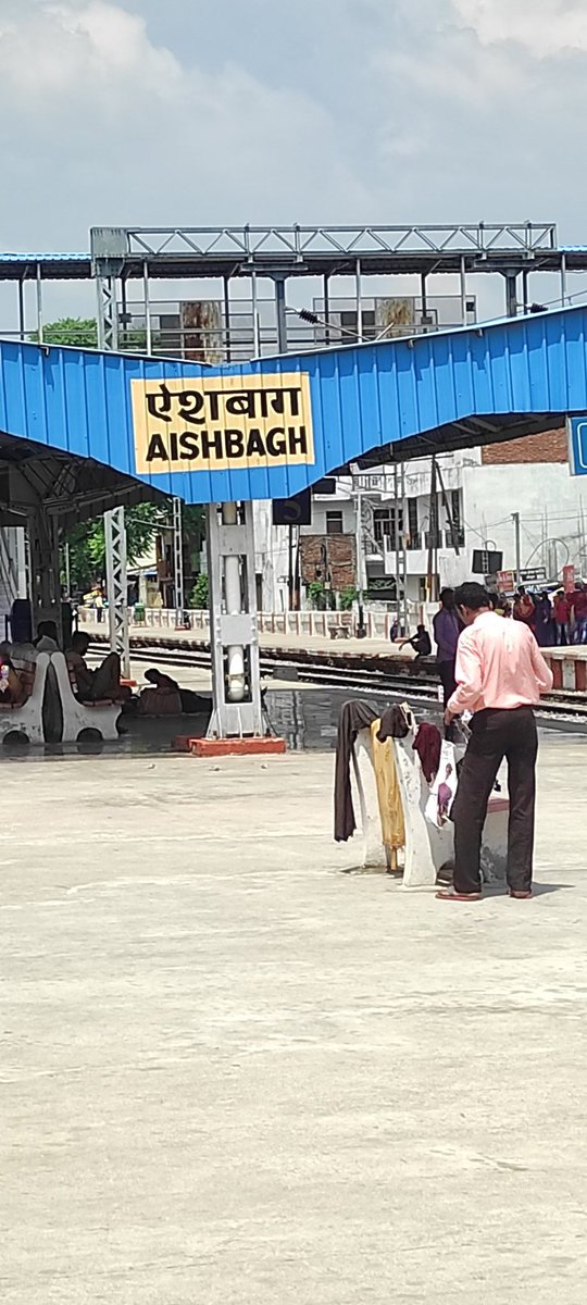यह है ऐशबाग स्टेशन लगभग 3 घंटे से पानी नहीं आ रहा है यही है रेलवे की व्यवस्था माननीय रेल मंत्री जी देखिए 
<a href="/AshwiniVaishnaw/">Ashwini Vaishnaw</a>
<a href="/PMOIndia/">PMO India</a> 
<a href="/Indianrlyinfo/">Indian Railway News</a> 
<a href="/RailMinIndia/">Ministry of Railways</a> 
<a href="/myogiadityanath/">Yogi Adityanath</a>
