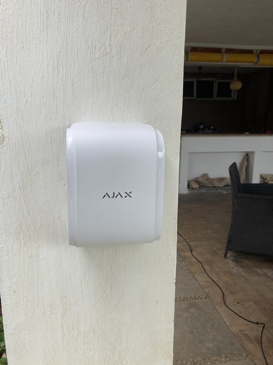 senthilb84's tweet image. #ajaxsystem Outdoor Dual Curtain. Forms a laser perimeter fence upto 30m. Site spec requirement shown below, was for 14m and works perfectly fine. Best part is, as always no wires
Newly launched, stock available #chennai 
#wirelesssecurity #perimeterprotection #perimetersecurity