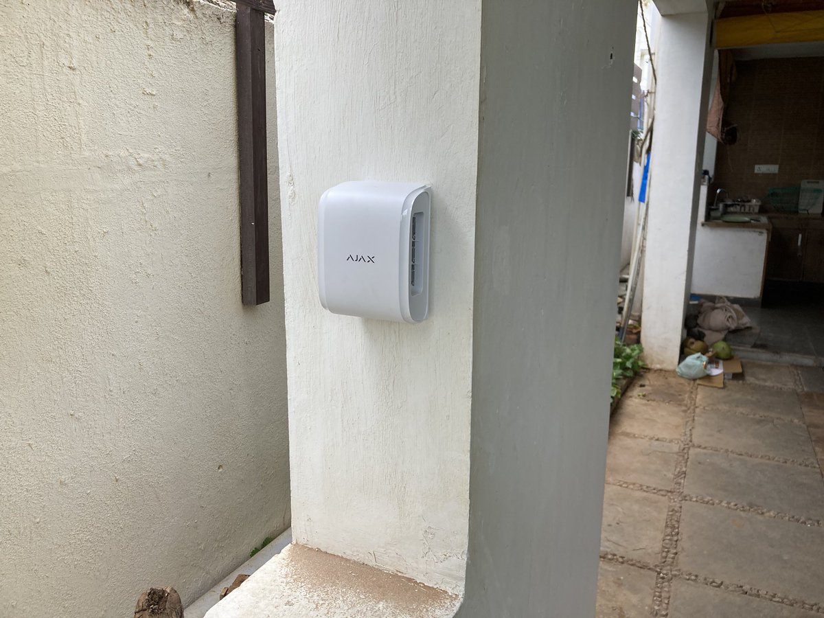 senthilb84's tweet image. #ajaxsystem Outdoor Dual Curtain. Forms a laser perimeter fence upto 30m. Site spec requirement shown below, was for 14m and works perfectly fine. Best part is, as always no wires
Newly launched, stock available #chennai 
#wirelesssecurity #perimeterprotection #perimetersecurity