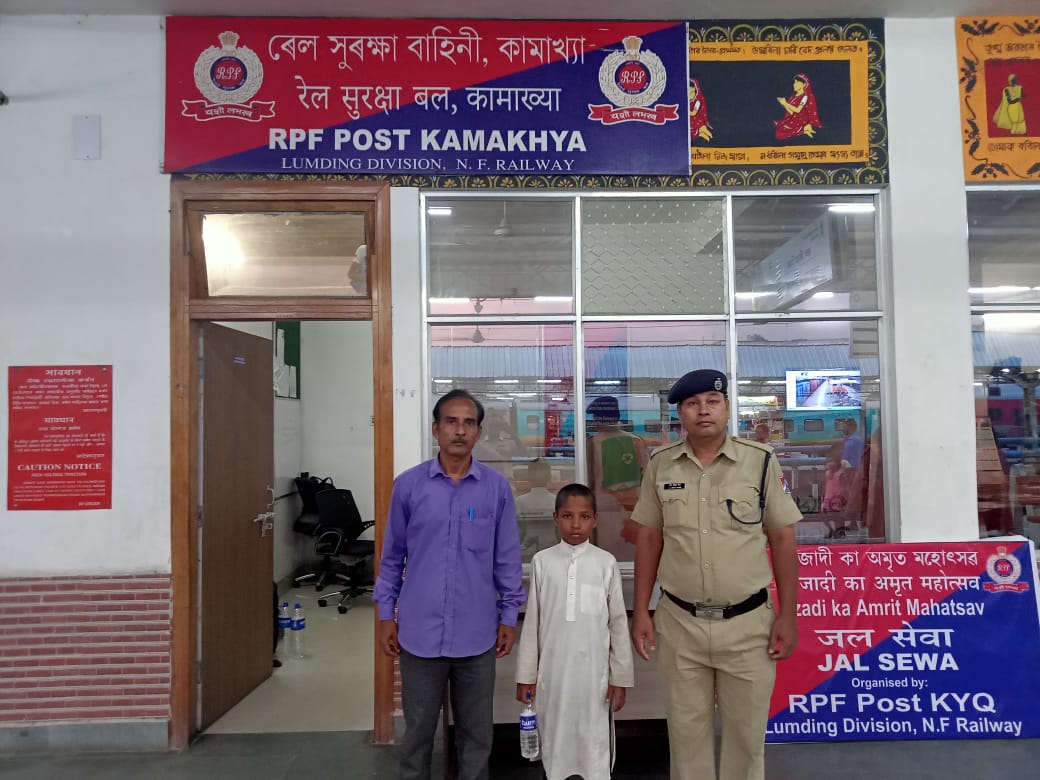 #OperationNanheFarishte
On 07/08/2022 RPF Kamakhya rescued 01 minor boy from Kamakhya station and handed over to child line

<a href="/RPF_INDIA/">RPF INDIA</a> <a href="/RPFNFR1/">RPFNFR</a> <a href="/RailNf/">Northeast Frontier Railway</a> <a href="/drm_lmg_nfr/">मं.रे.प्र.लामडिंग, पू.सी.रेलवे / DRM LUMDING NFR</a> <a href="/RailMinIndia/">Ministry of Railways</a>