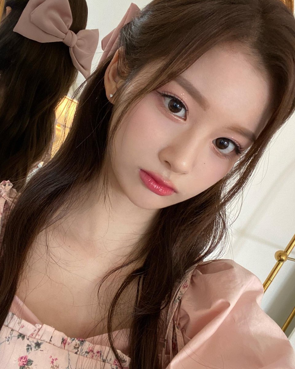 nmixxpics_'s tweet photo. NMIXX official instagram update with Sullyoon https://t.co/vKUnV6qQy0