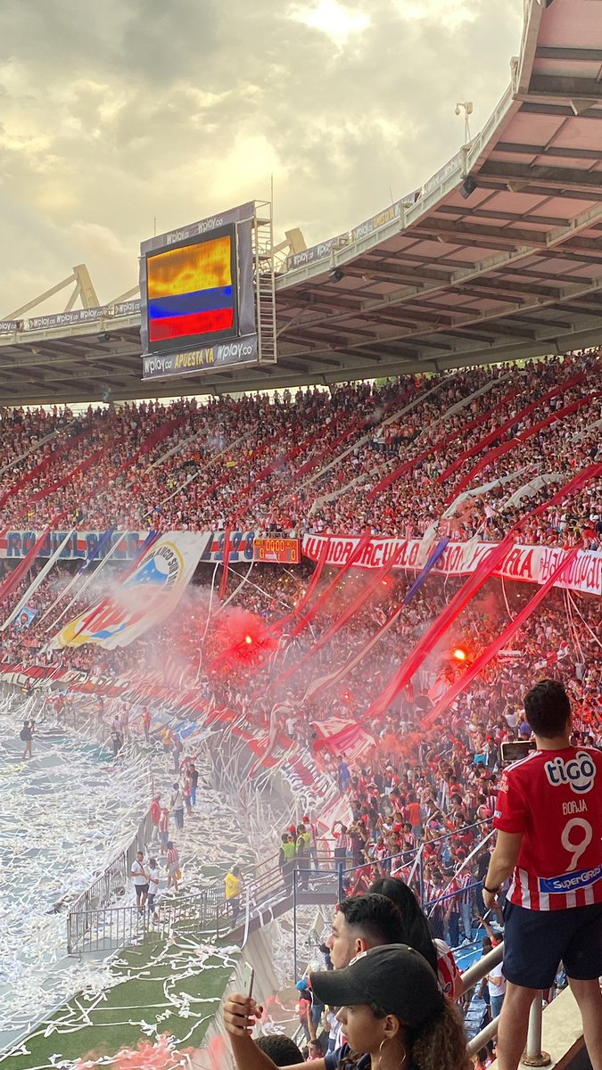 A nosotros nada que reprocharnos. 45mil personas y quedando gente fuera del estadio sin poder entrar. Nosotros no quedamos debiendo nada. Una vez más el equipo nos falló #Los98DeJunior