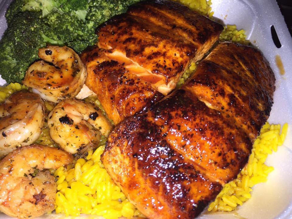 DaRebel_Jihad's tweet photo. Who want some MissHoney Glazed Salmon #FoodDaddy #Cincinnati #Single https://t.co/tk5TeAfDBC