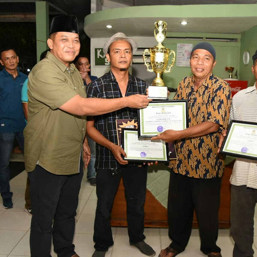 Korem023_ks's tweet photo. Sibolga, Untuk lebih menumbuhkan keharmonisan Prajurit dan elemen Masyarakat Korem 023/KS menggunakan media permainan Domino yang sudah merakyat di wilayah Sibolga-Tapteng  bertempat di Lapangan Tenis Korem 023/KS Minggu  (07/08/2022) https://t.co/5RXhMyUdc3