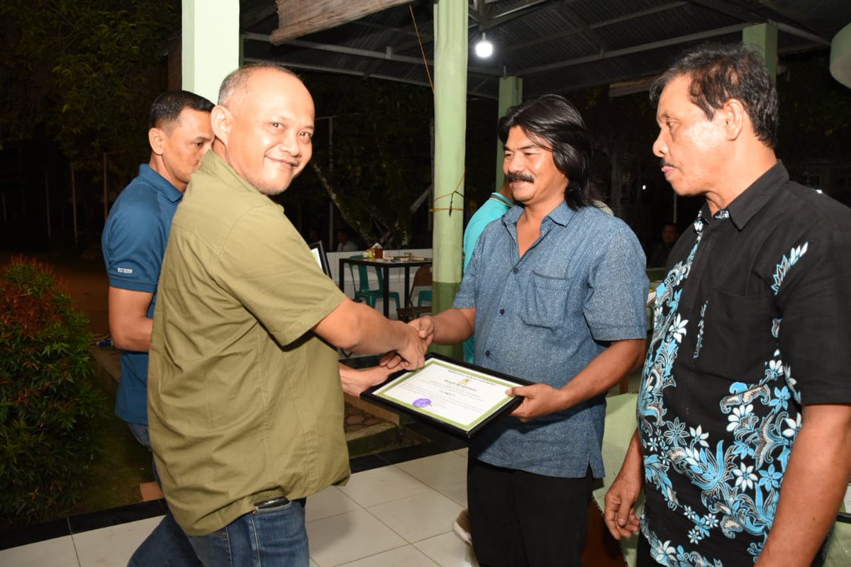 Korem023_ks's tweet photo. Sibolga, Untuk lebih menumbuhkan keharmonisan Prajurit dan elemen Masyarakat Korem 023/KS menggunakan media permainan Domino yang sudah merakyat di wilayah Sibolga-Tapteng  bertempat di Lapangan Tenis Korem 023/KS Minggu  (07/08/2022) https://t.co/5RXhMyUdc3