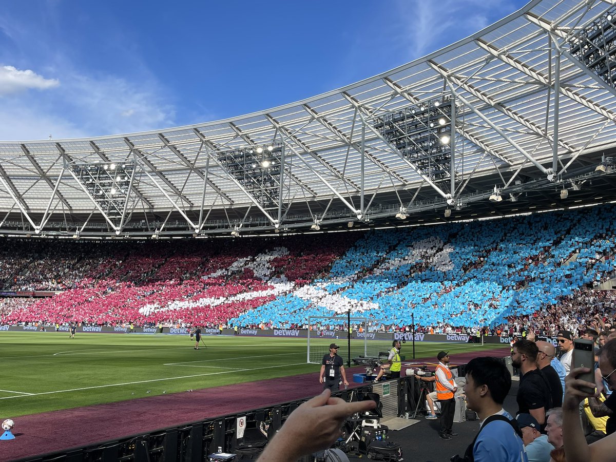 realbsadasivan's tweet photo. Wonderful to have football back again and it was great to see @ManCity make the perfect start to the new campaign at a very tricky ground! Well worth the verbal abuse from @leehosking before kick off😝😅 https://t.co/sfnOBYapUV