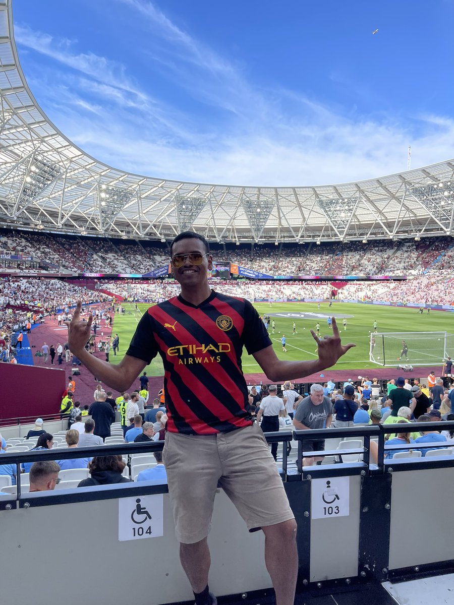 realbsadasivan's tweet photo. Wonderful to have football back again and it was great to see @ManCity make the perfect start to the new campaign at a very tricky ground! Well worth the verbal abuse from @leehosking before kick off😝😅 https://t.co/sfnOBYapUV