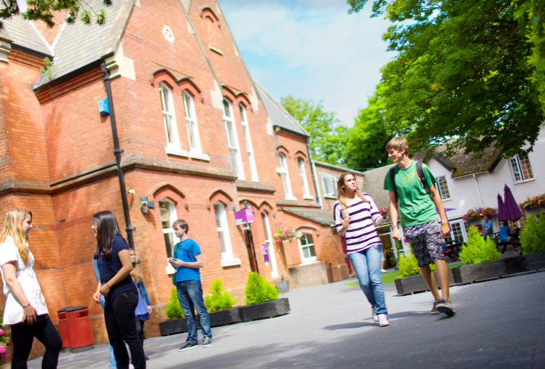 studydestiny's tweet photo. [England]Kings Education - Bournemouth

- only 5-10 minutes from the town centre and beach
- located in an affluent residential area and are surrounded by well-kept gardens with lawns and patios

For more information
https://t.co/0h8rhljYk5 https://t.co/BMGt3oRwVE
