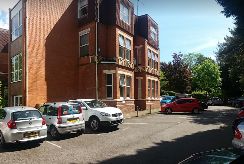studydestiny's tweet photo. [England]Kings Education - Bournemouth

- only 5-10 minutes from the town centre and beach
- located in an affluent residential area and are surrounded by well-kept gardens with lawns and patios

For more information
https://t.co/0h8rhljYk5 https://t.co/BMGt3oRwVE