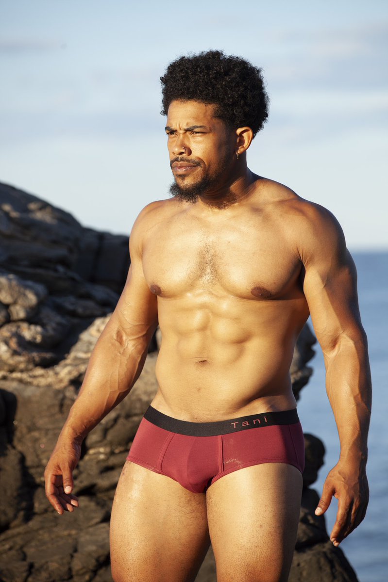 Sageof_SixPacks's tweet photo. #Sunday #Sun ☀️🤌🏽✨ @taniunderwear https://t.co/SlIJJjK9xF