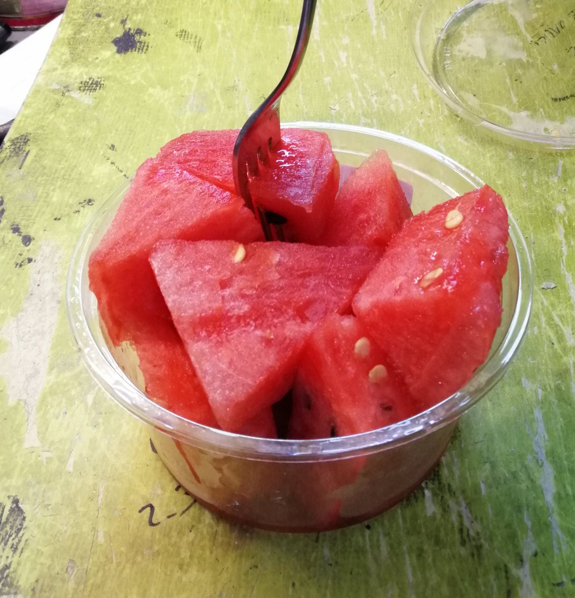 RTしたスペではないが昼ごはんはスイカだ。 