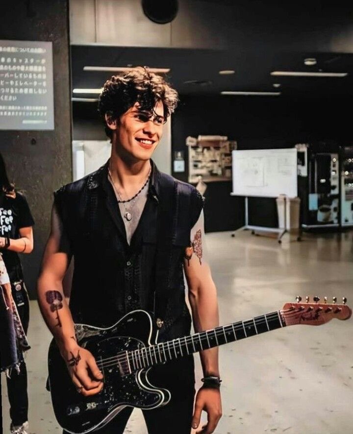Happy birthday Shawn Mendes 24 looks good on you <3   