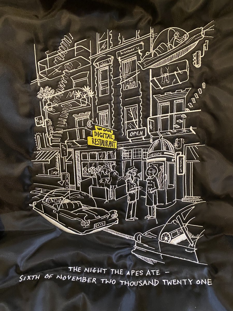 foxSlightly's tweet photo. Got my merch. 
Thanks @BoredApeYC! https://t.co/PBY1UzIvhV