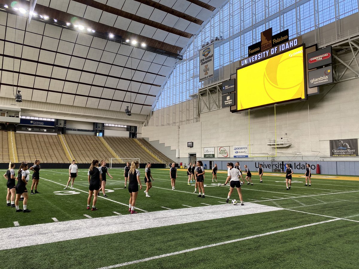 DinosWSOC's tweet photo. Day 1 of our Preseason Road Trip:

Long day on the road but we made it to Moscow, Idaho! Finished the day off w/ a short and sharp training session and some team surfing🏄🏻‍♀️😅

Excited for our game tomorrow vs. @Vandal_Soccer https://t.co/P4gSfwF91j