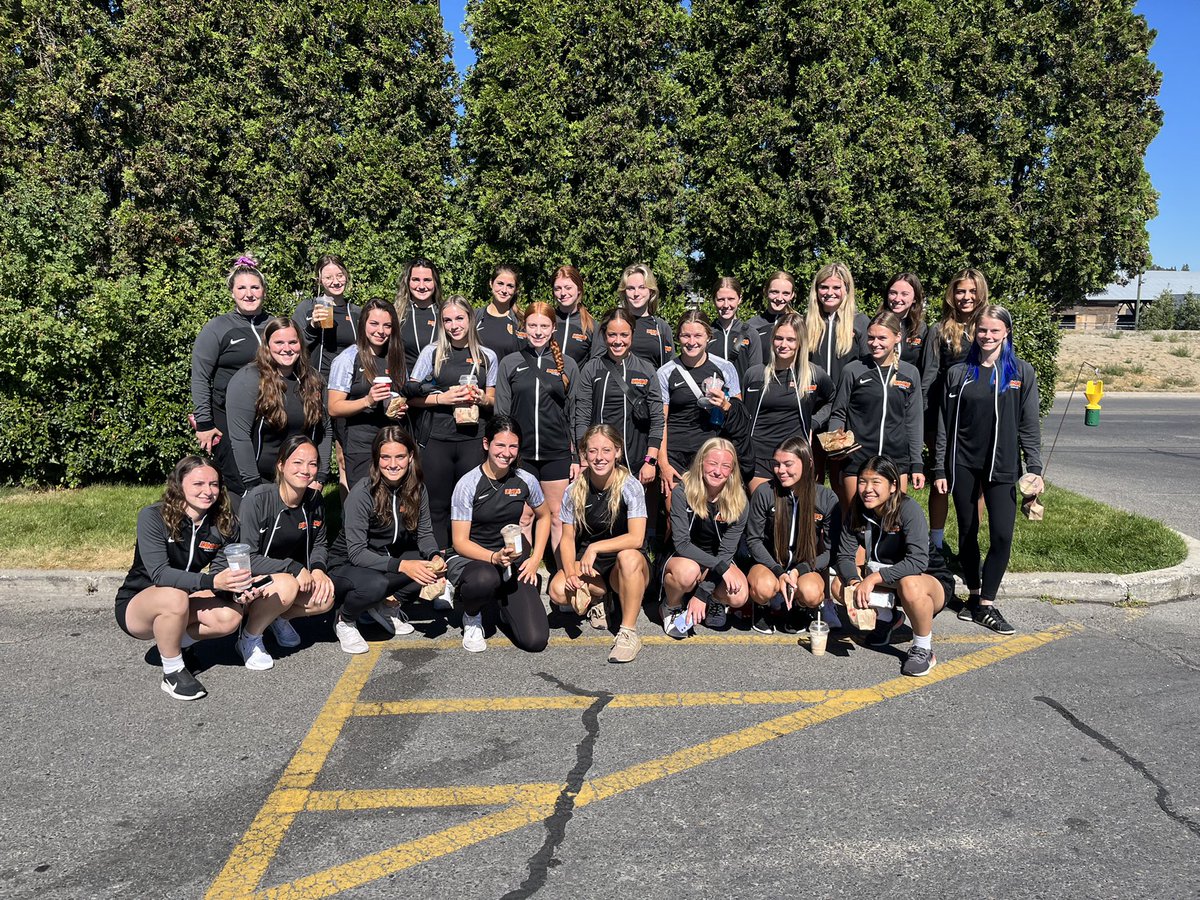 DinosWSOC's tweet photo. Day 1 of our Preseason Road Trip:

Long day on the road but we made it to Moscow, Idaho! Finished the day off w/ a short and sharp training session and some team surfing🏄🏻‍♀️😅

Excited for our game tomorrow vs. @Vandal_Soccer https://t.co/P4gSfwF91j
