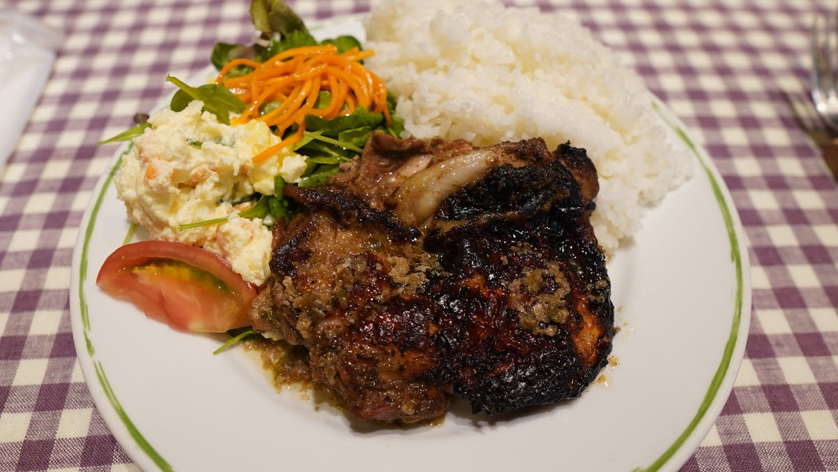 恵比寿南の老舗フレンチのお店 ビストロダルブル さんではランチ時色んな料理が出されている 先週は 冷やし中華 など出てきたりフレンチ以外の料理も提供されている 今日は ジャークチキン という事で行ってきました タイムやピメントも使われていて本格的