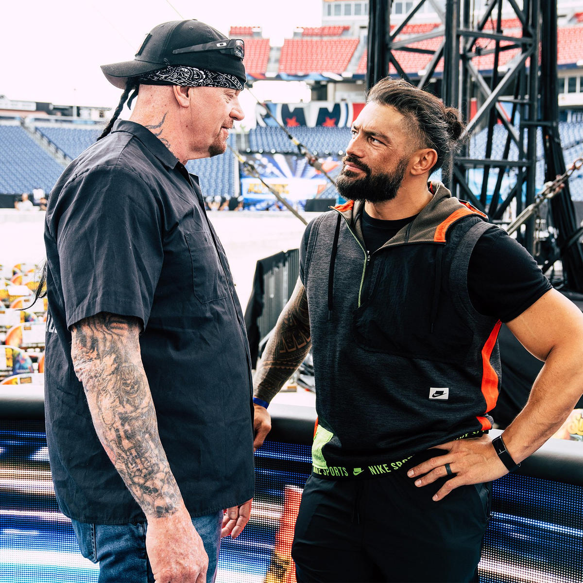 The Big Dogs in conversation! 

@undertaker @WWERomanReigns @HeymanHustle #SummerSlam https://t.co/z5HIhXWfXk