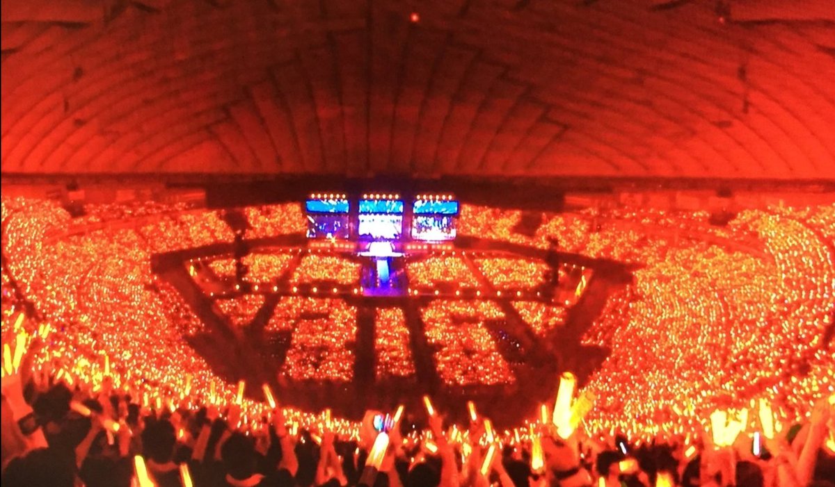 i really have this feeling that our fandom color is orange .. BITCH WE LOOK LIKE A CULT ????? WE'RE LIKE BURNING IN HELL 😭