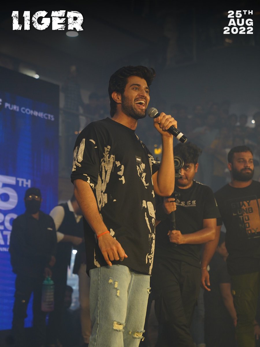 deverakonda_fam's tweet photo. Some more pics of #liger Ahmedabad event ❤️🥰
.
.
.
#LigerTrailer #Ahmedabad #VECArcadeMall #LigerManiaBegins #ligerhunt https://t.co/OewzoN7HoE