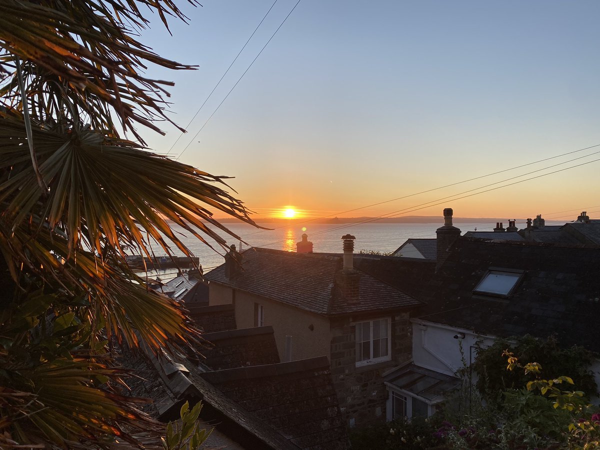 Start of another lovely day #sunrise #newlyn #cornishsunrise