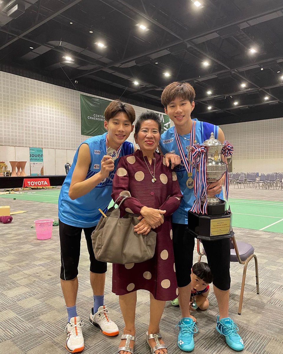 omo_eq's tweet photo. congratulations🎉💐
โตโยต้า ชิงชนะเลิศแห่งประเทศไทย ประจำปี 2565
โอโม่,จ๋อมแจ๋ม รางวัลชนะเลิศอันดับ1 XD
อิคคิว รางวัลรองชนะเลิศอันดับ1 MS
#pakkaponteeraratsakul 
#panitchaphonteeraratsakul 
#โอโม่พรรคพล
#อิคคิวพณิชพล
#badminton
#tthailand
#แฝดนรกยกล้อ
#โอโม่อิคคิวซัง #twin1147 https://t.co/mddHcBZyAm
