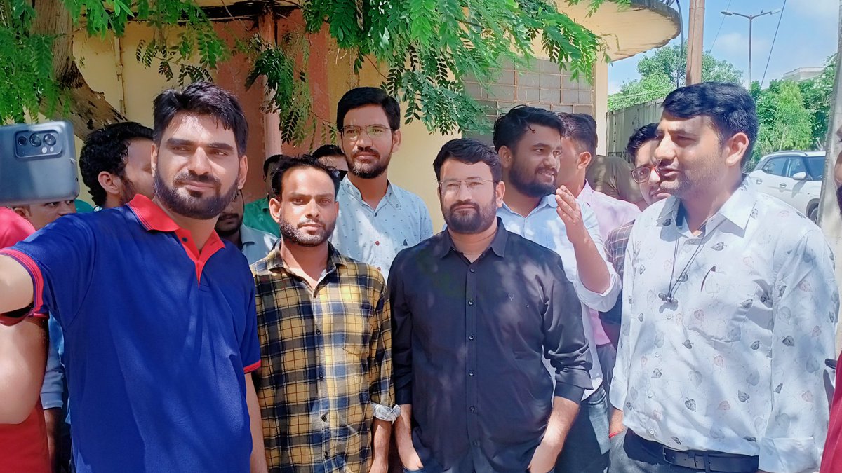 kanwaria_manoj's tweet image. वक़्त का इंतज़ार कीजिए जनाब,
वादा है बहुत बेहतरीन जवाब देंगे !🔥
#computer_instructor