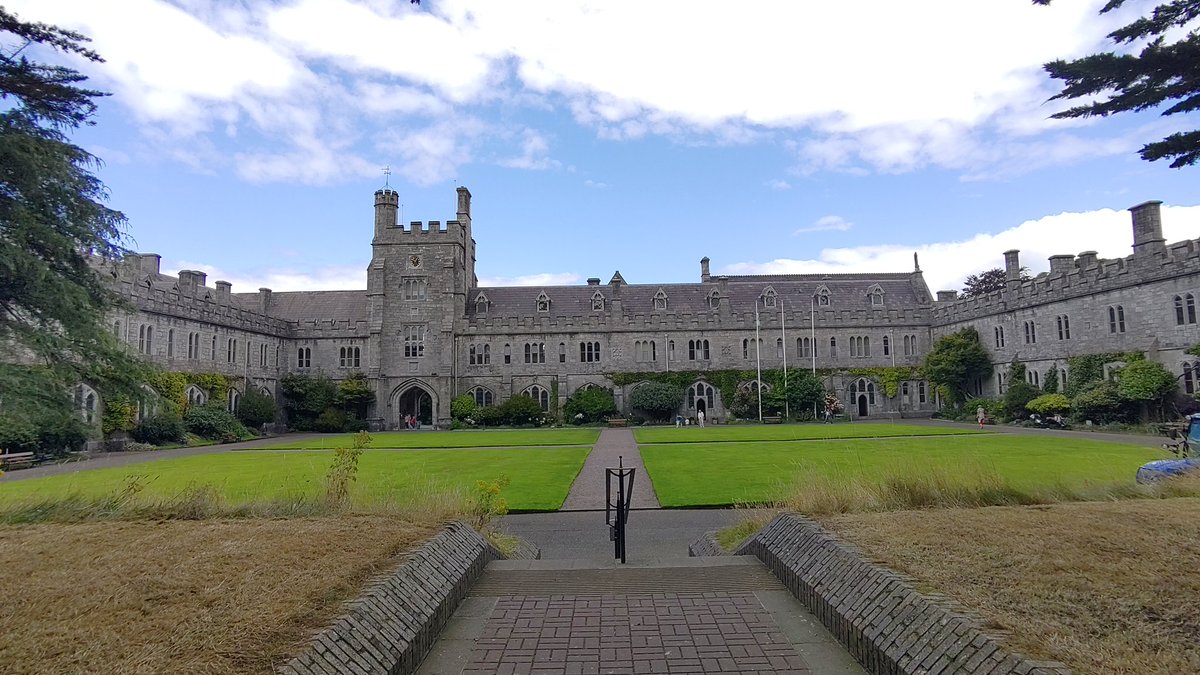 owllilly9's tweet photo. Last Thursday I visited @UCCLibrary after doing an internship there four years ago... Lots of good memories ☺️ thank you for the tour @martinoconnor3 and it was so nice meeting you also @walkerabroad :) @UCCLibrary, you will always have a special place in my heart! 💚 https://t.co/Z1TCIGUUUN