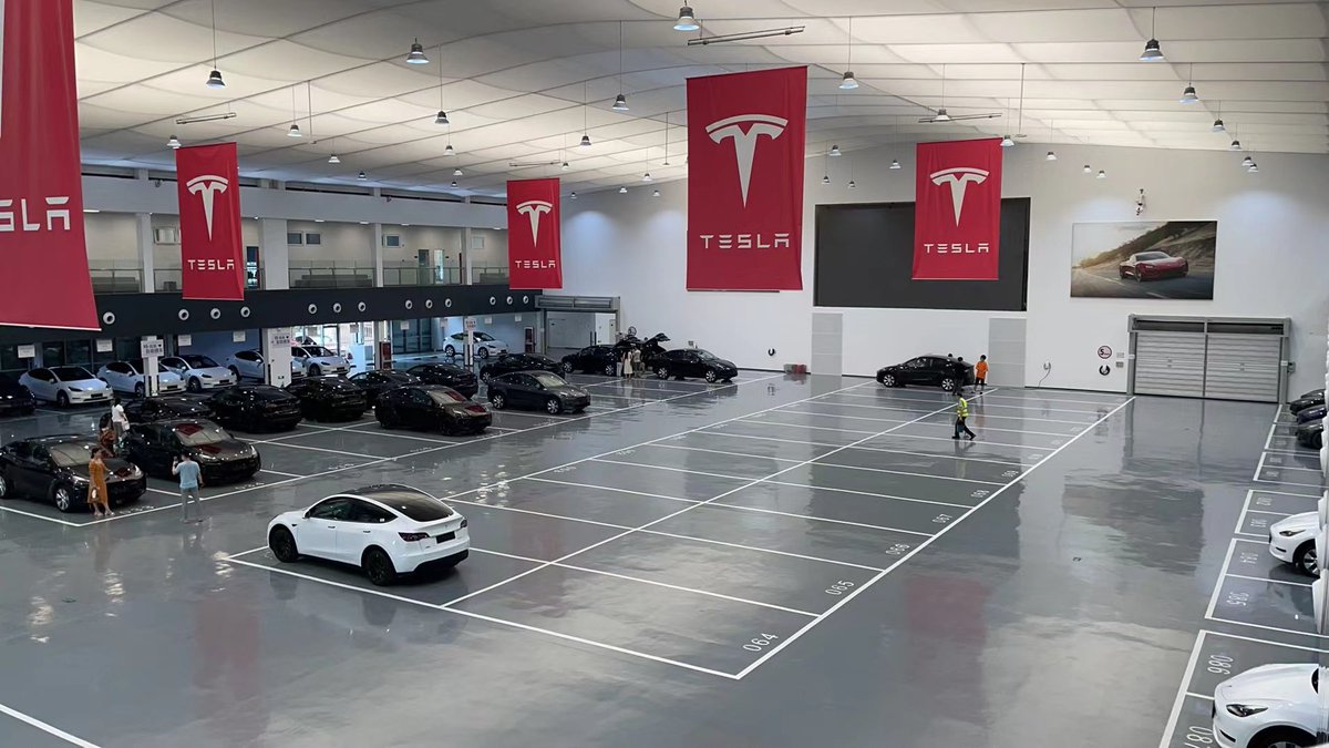 ray4tesla's tweet photo. A 10-minute difference at a delivery center in Beijing. https://t.co/zGmXdU50Pf