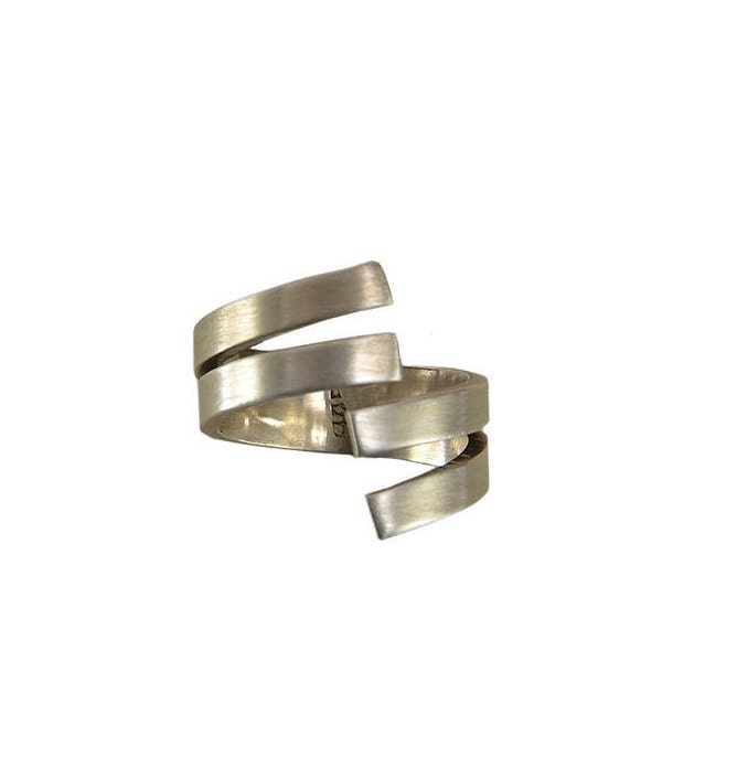 ColorLatinoJ's tweet photo. Sterling silver solid cuff ring , now 10 % off and FREE shipping. Only one available ! https://t.co/8EQJ6PEGVS #silverring #anniversarygift #menring #womenring #cuffring #solidring #openring #colorlatinojewelry @etsy https://t.co/Q1gKhvazIl