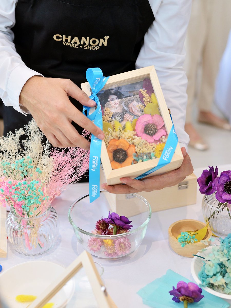 ChanonWakeShop's tweet photo. Flower Box กล่องดอกไม้ มอบเป็นของขวัญแทนใจ #workshop ที่สร้างรอยยิ้มและมีความสุขกับการได้จัดเรียงดอกไม้ลงกล่องให้สวยงามครับ
#รับจัดเวิร์คช็อป
Tel.0619656999
#flowerbox #flowersbox #กล่องดอกไม้ #ดอกไม้กล่อง #สอนจัดดอกไม้ #รับสอนจัดดอกไม้ #ดอกไม้ในกล่อง #กล่องใส่ดอกไม้ #ของขวัญ https://t.co/5JTrYLic1s