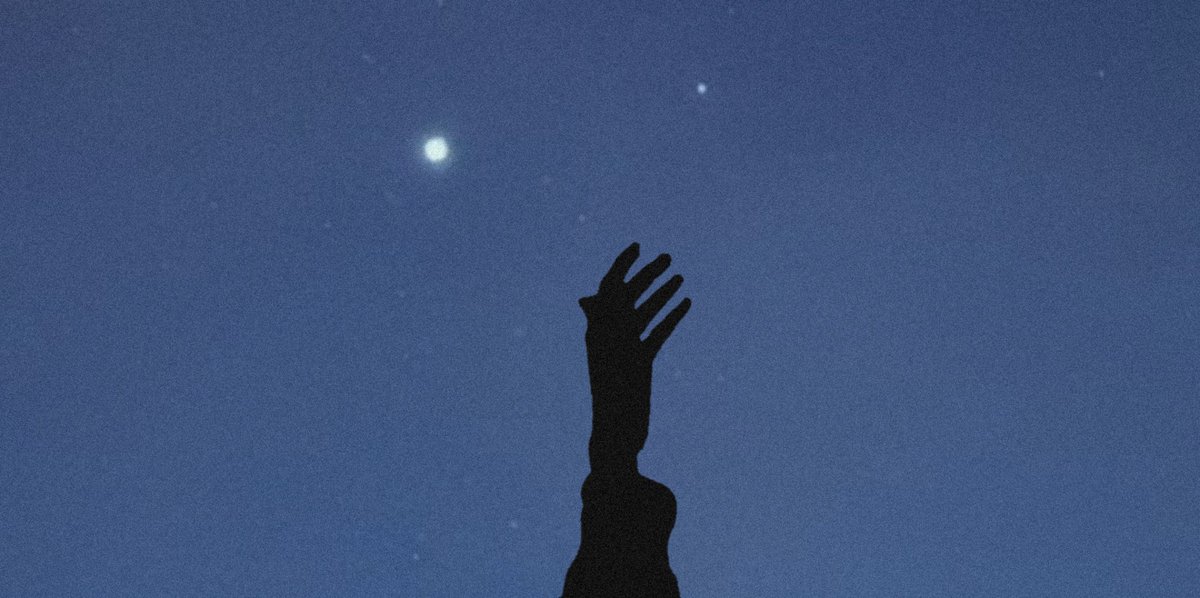 Pondfaen's tweet photo. Here Comes Spring | an #OhmNanon AU

Under the starry night sky, we cry &amp; laugh. And, we dream &amp; love. 

Pero paano kung yung taong kasama mong umiyak. tumawa. mangarap. at mag mahal ay bigla nalang mawala?

Kayanin mo pa kayang tumingin sa ilalim ng langit na puno ng mga bituin? https://t.co/QChFzT4oJi