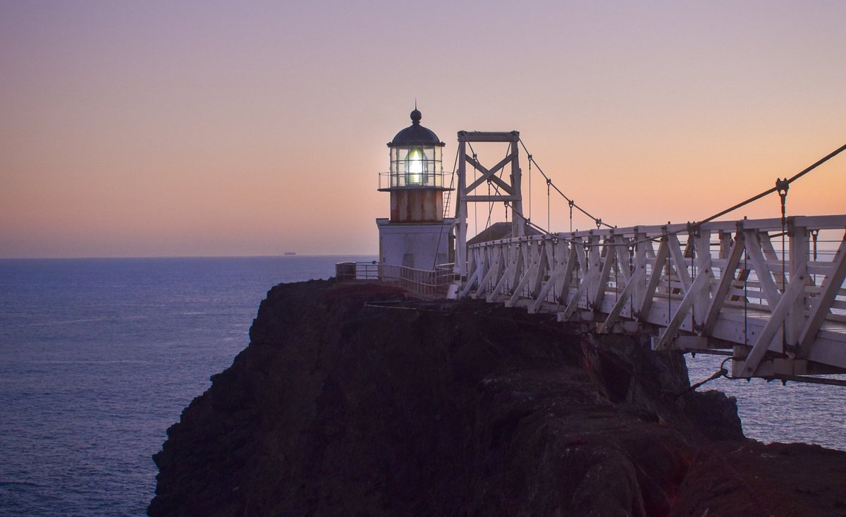 ty_krochmal's tweet photo. Happy #NationalLighthouseDay from Point Bonita in San Francisco https://t.co/RrSvIeVNE6