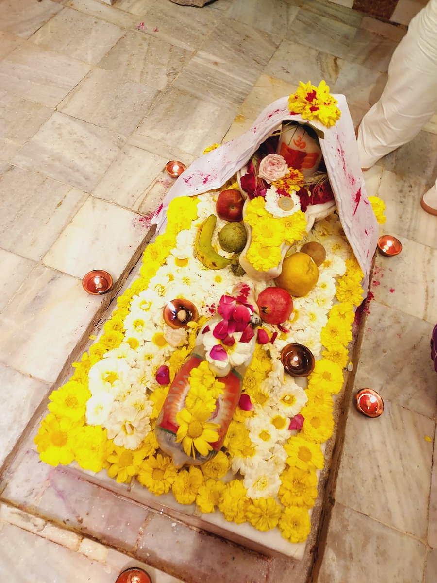 SadaniKaran's tweet photo. On this Beautiful day, I pray that your Soul finds Peace, Happiness and Comfort🧡
#ShubhSomvaar 🌸
#Sawan2022 
#SawanSomwar2022 https://t.co/XfTz2Td2Nf