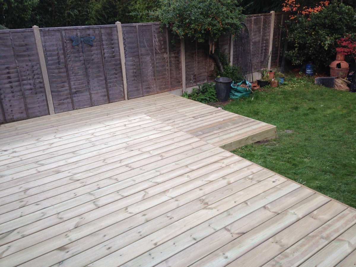 CJLandscapes's tweet image. #decking #softwooddecking #deckinginstaller #eastlondon #westessex #walthamforest #redbridge #newham #towerhamlets #deckinstallation #deckingcontractor #deckingservices #gardendecking #landscaper