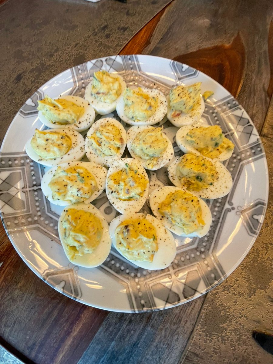 Chefmarkie's tweet photo. How come nobody makes these anymore? #egg #eggs #deviledeggs #oldschool https://t.co/DUEKMZjW3b