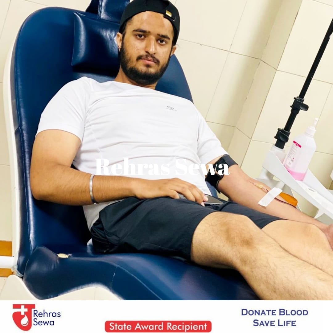 rehras_sewa's tweet image. Blood donors bring a ray of hope in someone&apos;s life. Be that hope to save a life.
Donate blood!
Save lives!
Thanks to #Prabhdeep ji who donated blood at DMC Hospital.
May God Bless You😇